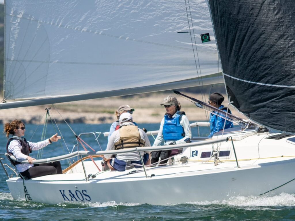 Close-quarters racing, boats overlapping