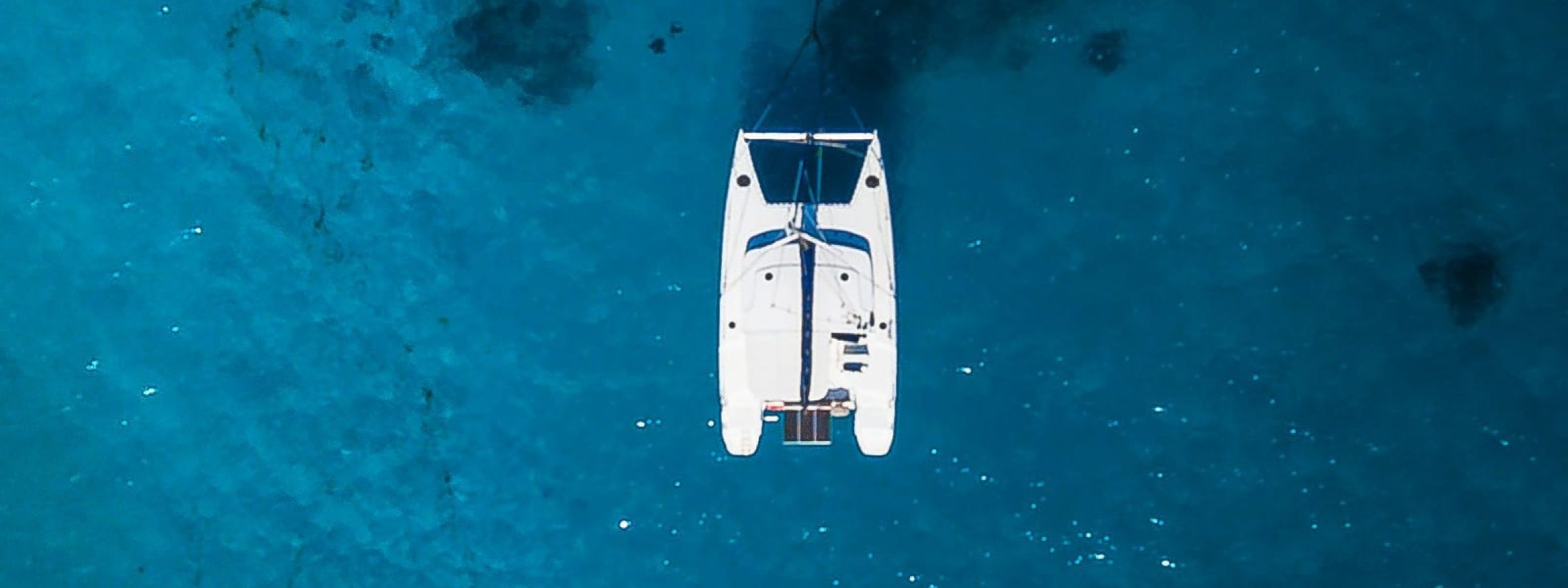 Online-Class-2026-06-Catamaran-vs-Monohull-Featured-1600x900
